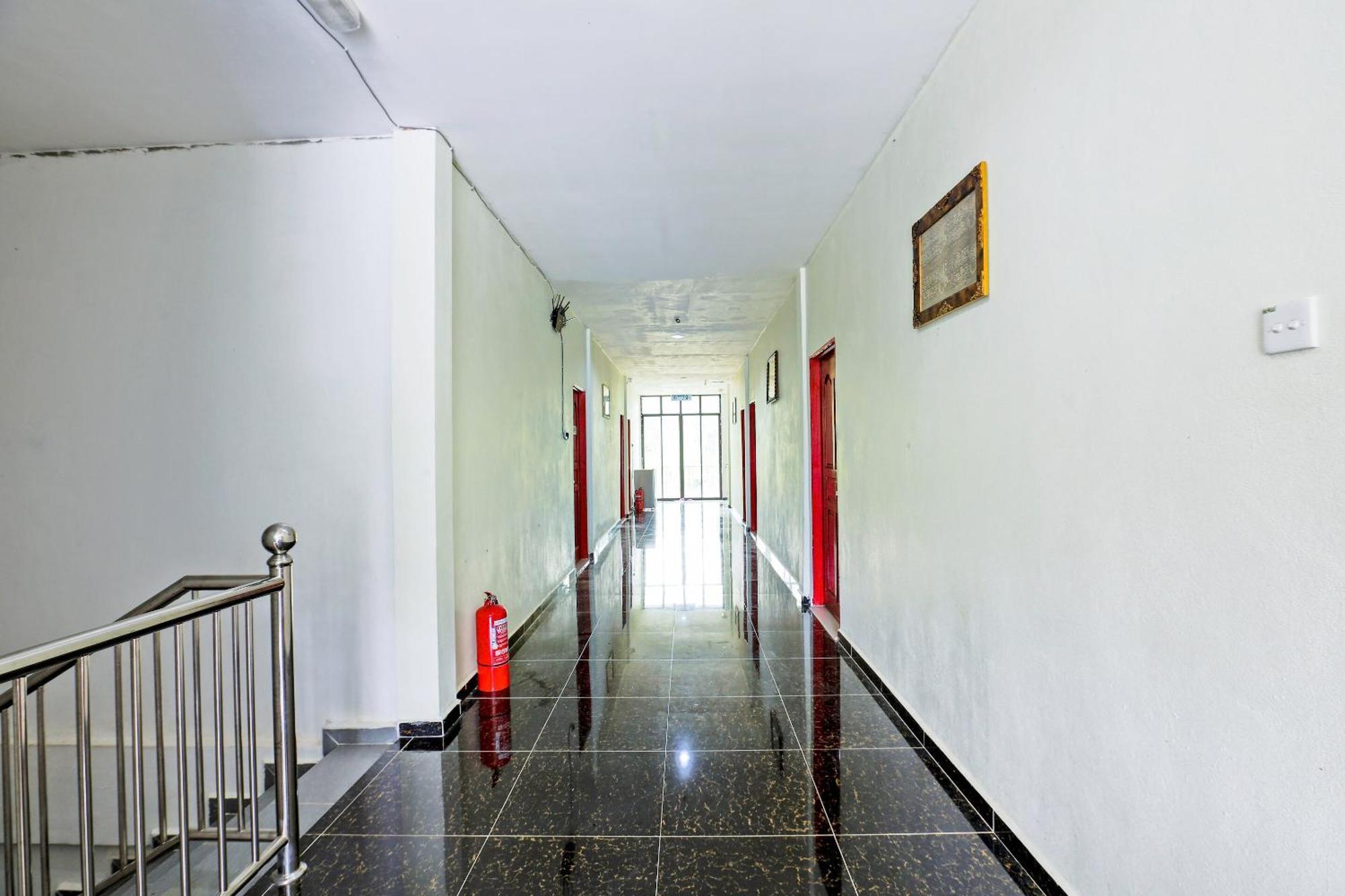Oyo 89933 Nun Hotel Jeli Екстериор снимка
