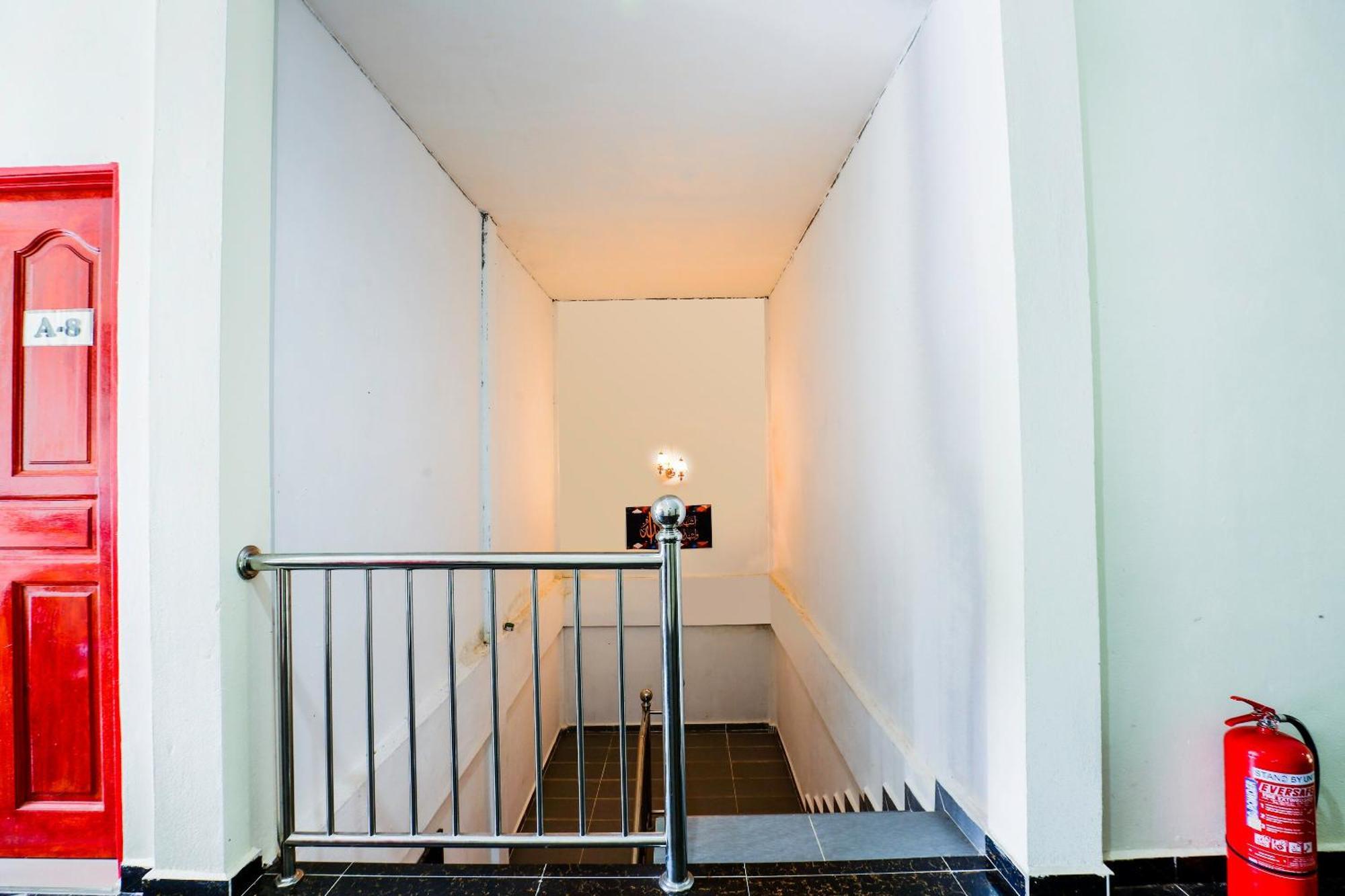 Oyo 89933 Nun Hotel Jeli Екстериор снимка