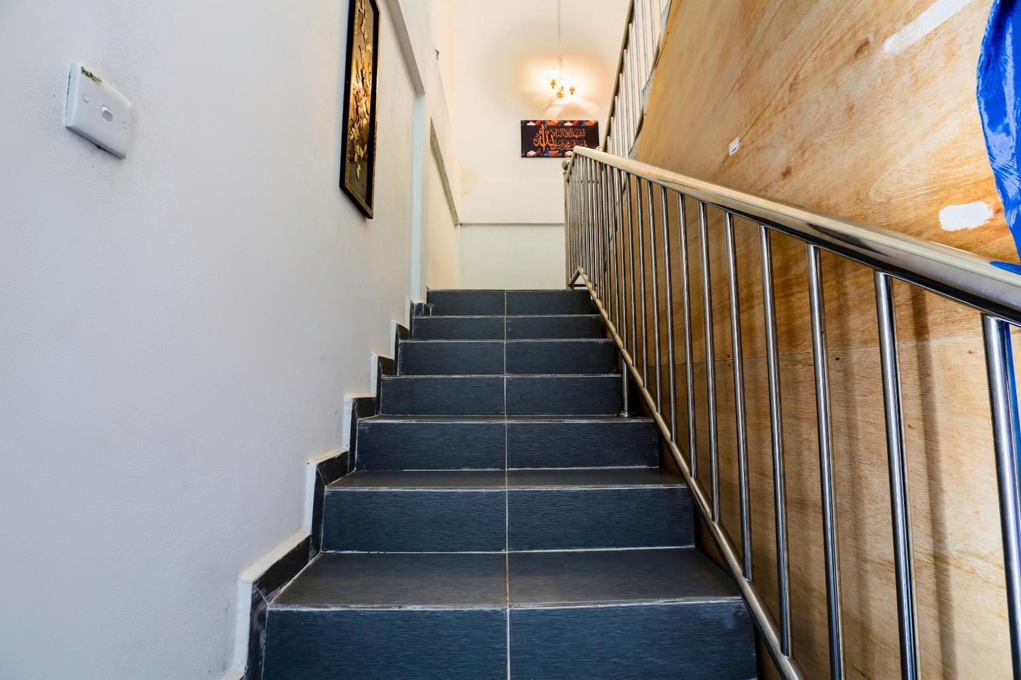 Oyo 89933 Nun Hotel Jeli Екстериор снимка