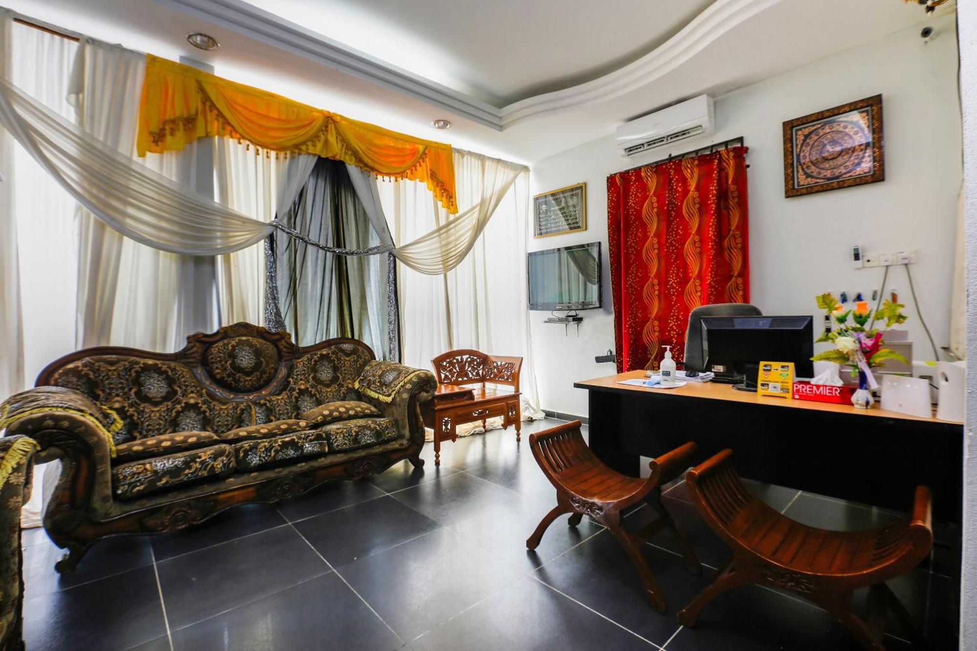 Oyo 89933 Nun Hotel Jeli Екстериор снимка